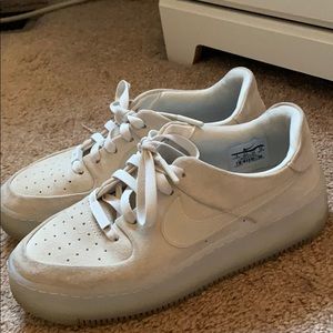 Nike Air Force 1 sage low size 8 in cream